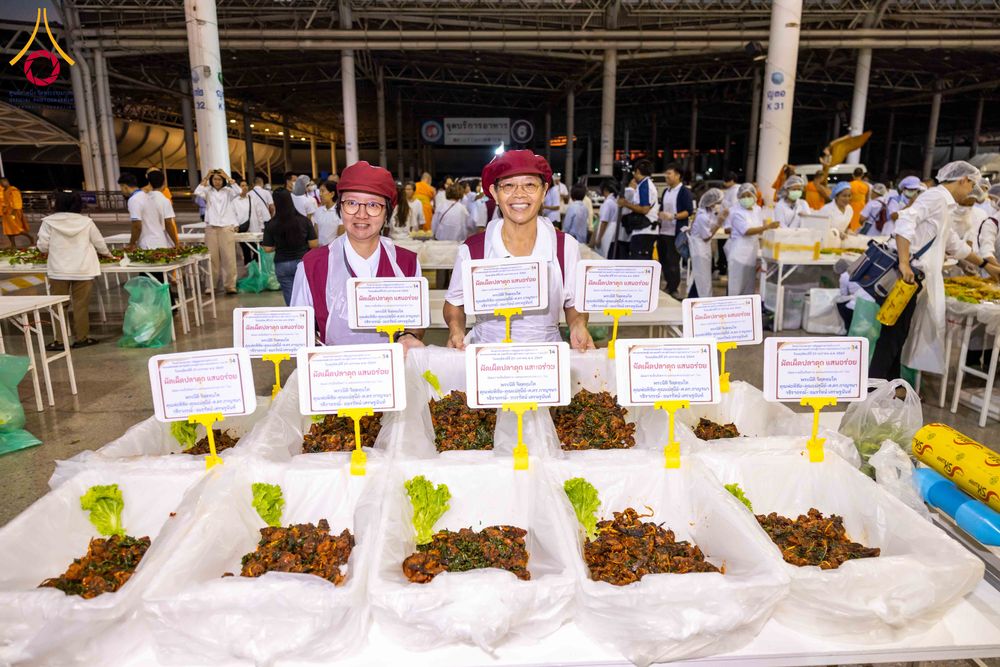 ภาพ No.305222:วันที่ 29 มกราคม พ.ศ. 2569 พิธีถวายภัตตาหารเป็นสังฆทาน แด่พระธรรมยาตรา ณ วัดพระธรรมกาย  จังหวัดปทุมธานี ในโครงการธรรมยาตรา กตัญญูบูชา มหาปูชนียาจารย์ พระมงคลเทพมุนี(สด จนฺทสโร) พระผู้ปราบมาร อนุสรณ์สถาน 7 แห่ง ปีที่ 14