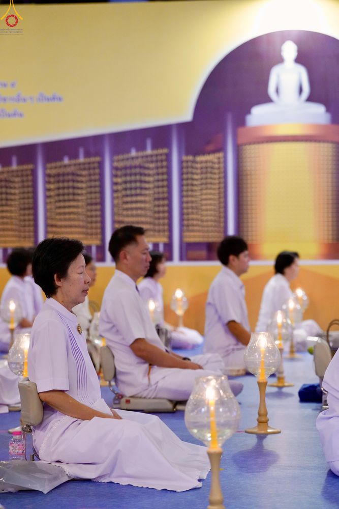 ภาพ No.331057:วันวิสาขบูชา อาทิตย์ที่ 31 พฤษภาคม พ.ศ.2569 พิธีจุดวิสาขประทีป , พิธีเวียนประทักษิณ  รอบพระมหาธรรมกายเจดีย์  และพิธีฉลองชัยสวดมนต์บทธัมมจักกัปปวัตนสูตร  ครบ 8,415,000,000 จบ ณ วัดพระธรรมกาย