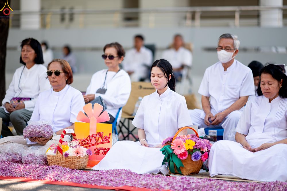 ภาพ No.304160:วันที่ 25 มกราคม พ.ศ. 2569 พิธีต้อนรับพระธรรมยาตรา  รร.สามัคคีราษฏร์บำรุง-วัดพระธรรมกาย ในโครงการธรรมยาตรา กตัญญูบูชา มหาปูชนียาจารย์ พระมงคลเทพมุนี(สด จนฺทสโร) พระผู้ปราบมาร อนุสรณ์สถาน 7 แห่ง ปีที่ 14
