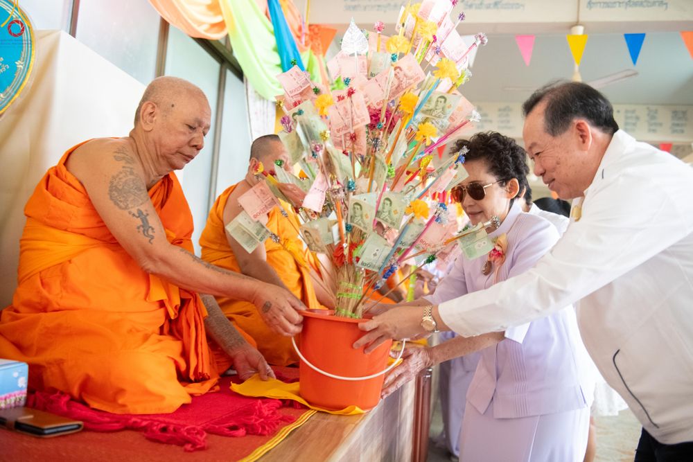 ภาพ No.291256:วันที่ 9 มกราคม พ.ศ. 2569 พิธีทอดผ้าป่าทำนุบำรุงศาสนสถาน ณ วัดนาราภิรมย์ อ.บางเลน จ.นครปฐม ในโครงการธรรมยาตรา กตัญญูบูชา มหาปูชนียาจารย์ พระมงคลเทพมุนี(สด จนฺทสโร) พระผู้ปราบมาร อนุสรณ์สถาน 7 แห่ง ปีที่ 14