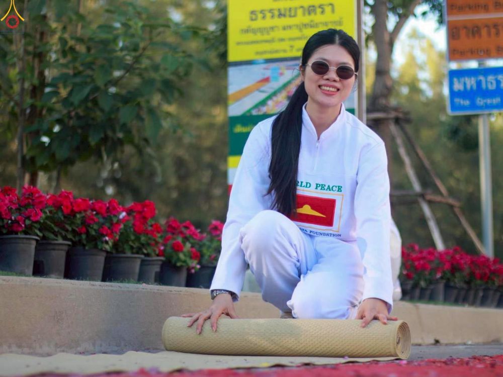 ภาพ No.296063:ภาพเบื้องหลังอาสาสมัครรวมใจ ชุดที่ 1 ในโครงการธรรมยาตรา กตัญญูบูชา มหาปูชนียาจารย์ พระมงคลเทพมุนี(สด จนฺทสโร) พระผู้ปราบมาร อนุสรณ์สถาน 7 แห่ง ปีที่ 14