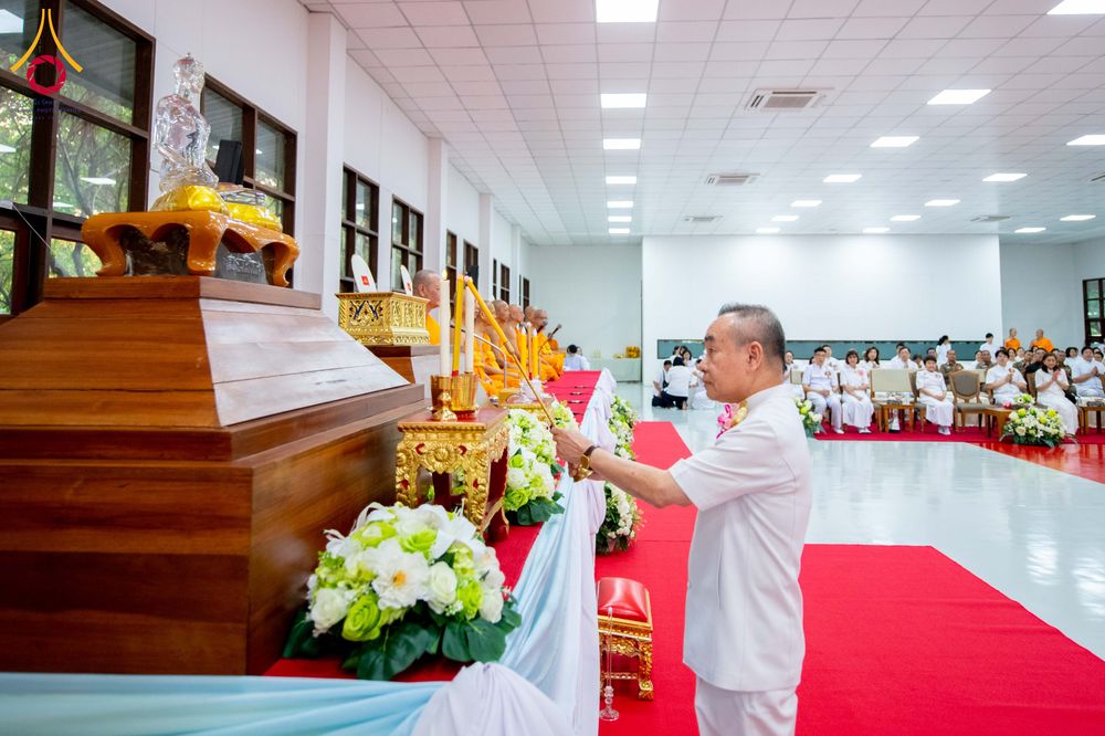 ภาพ No.314435:วันพฤหัสบดีที่ 19 มีนาคม พ.ศ. 2569 พิธีบำเพ็ญกุศล คุณพ่อณรงค์ จินตมากุล โยมบิดา พระครูปลัดรัตนวีรวัฒน์ (รังสฤษดิ์ อิทฺธิจินตโก) ที่ปรึกษาเจ้าคณะจังหวัดปทุมธานี เจ้าอาวาสวัดพระธรรมกาย  ณ ห้องปลูกศรัทธา 2 วัดพระธรรมกาย ปทุมธานี