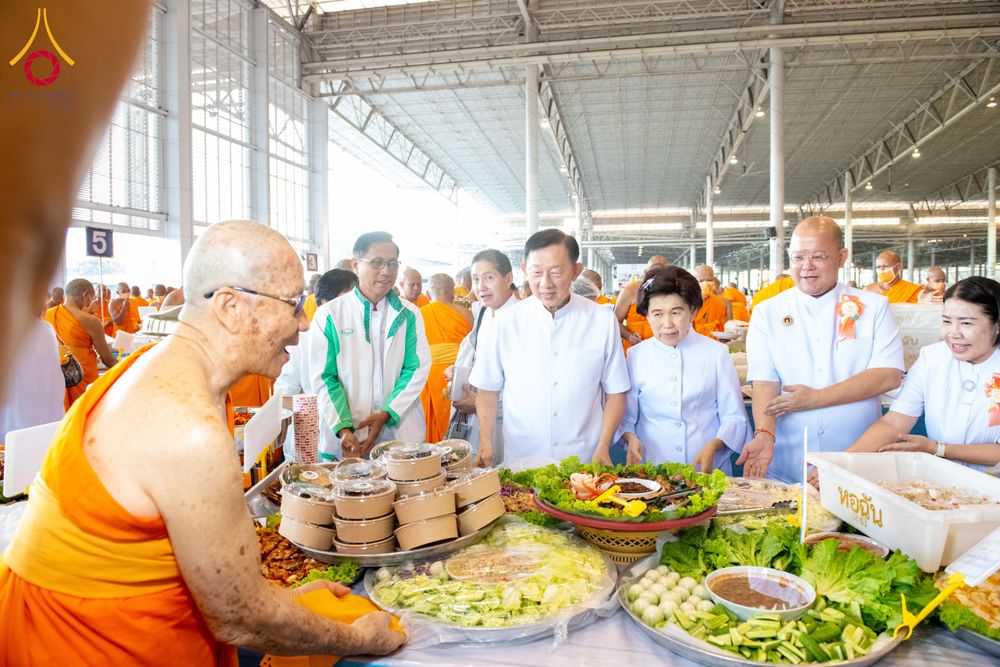 ภาพ No.279167:วันที่ 2 มกราคม พ.ศ.2569 พิธีถวายภัตตาหารเป็นสังฆทาน แด่พระธรรมยาตรา ณ วัดพระธรรมกาย ปทุมธานี ในโครงการธรรมยาตรา กตัญญูบูชา มหาปูชนียาจารย์ พระมงคลเทพมุนี(สด จนฺทสโร) พระผู้ปราบมาร อนุสรณ์สถาน 7 แห่ง ปีที่ 14