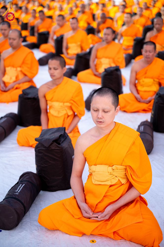 ภาพ No.294702:วันอาทิตย์ที่ 14 ธันวาคม พ.ศ.2568 พระธรรมยาตราปฏิบัติธรรมและถ่ายภาพหมู่ประวัติศาสตร์ ณ วัดสองพี่น้อง ต.ต้นตาล อ.สองพี่น้อง จ.สุพรรณบุรี ในโครงการธรรมยาตรา กตัญญูบูชา มหาปูชนียาจารย์ พระมงคลเทพมุนี(สด จนฺทสโร) พระผู้ปราบมาร อนุสรณ์สถาน 7 แห่ง ปีที่ 14