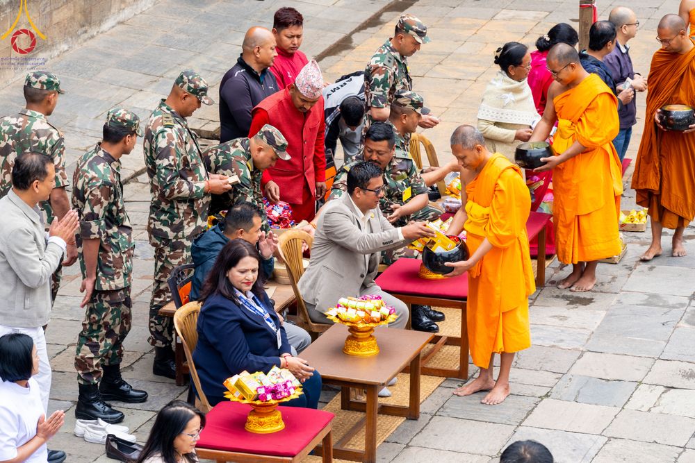 ภาพ No.317199:วันจันทร์ที่ 30 มีนาคม พ.ศ.2569 จาริกบิณฑบาตสยมภูนาทสู่พระราชวังหนุมานโดกา ประเทศเนปาล