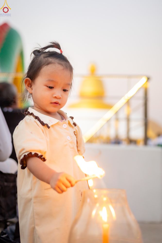 ภาพ No.302201:วันที่ 23 มกราคม พ.ศ. 2569 พิธีจุดประทีปธรรมถวายเป็นพุทธบูชา (ภาพชุดที่ 2) และบูชาธรรมมหาปูชนียาจารย์  ณ อนุสรณ์สถานลำดับที่ 5 สถานที่เผยแผ่วิชชาธรรมกายครั้งแรก อนุสรณ์สถานบางปลา วัดบางปลา อำเภอบางเลน จังหวัดนครปฐม ในโครงการธรรมยาตรา กตัญญูบูชา มหาปูชนีย