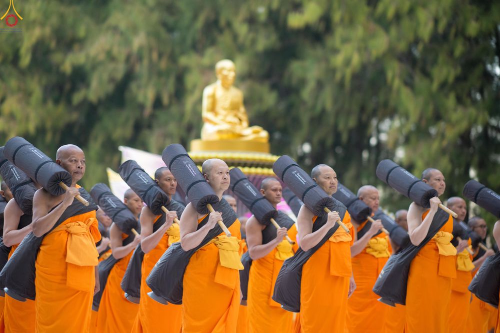 ภาพ No.288495:วันที่ 4 มกราคม พ.ศ. 2569 พระธรรมยาตราปฏิบัติธรรม และถ่ายภาพหมู่ประวัติศาสตร์ ในโครงการธรรมยาตรา กตัญญูบูชา มหาปูชนียาจารย์ พระมงคลเทพมุนี(สด จนฺทสโร) พระผู้ปราบมาร อนุสรณ์สถาน 7 แห่ง ปีที่ 14 ณ อนุสรณ์สถานมหาวิหารพระมงคลเทพมุนี (โลตัสแลนด์) อ.สองพี่น้อง