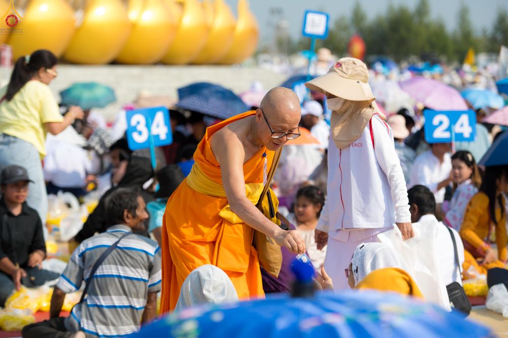 ภาพ No.301523:ภาพเบื้องหลังอาสาสมัครรวมใจ ชุดที่ 4 ในโครงการธรรมยาตรา กตัญญูบูชา มหาปูชนียาจารย์ พระมงคลเทพมุนี(สด จนฺทสโร) พระผู้ปราบมาร อนุสรณ์สถาน 7 แห่ง ปีที่ 14