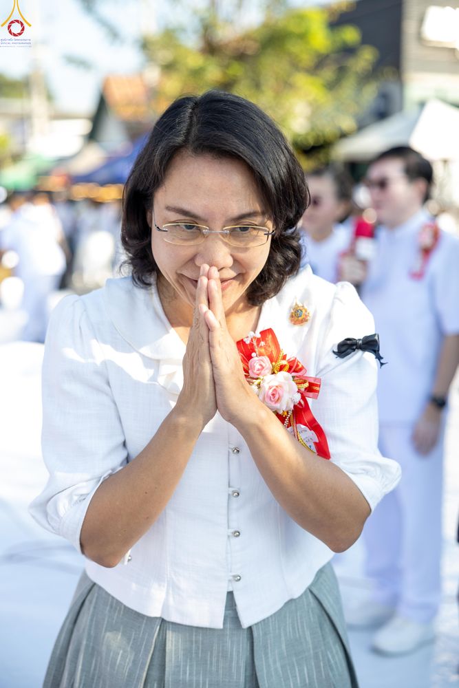 ภาพ No.282756:วันเสาร์ที่ 20 ธันวาคม พ.ศ.2568 พิธีตักบาตรพระ 10,000 รูป (ชุด 2) เนื่องในโอกาส 194 ปี จังหวัดกาญจนบุรี และอุทิศส่วนกุศลให้แด่บรรพชนทั้งหลาย บริเวณถนนสองแคว (Skywalk) เมืองกาญจนบุรี