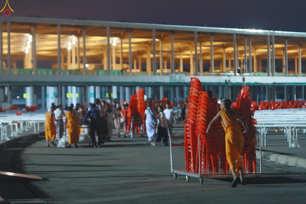 ภาพ No.322055:วันที่ 12 -13 เมษายน พ.ศ.2569 การเตรียมกล่องไทยธรรม + การขนย้ายเก้าอี้ เพื่องานถวายมหาสังฆทาน 40,000 กว่าวัดทั่วประเทศ วันคุ้มครองโลก 22 เมษายน พ.ศ.2569 วัดพระธรรมกาย