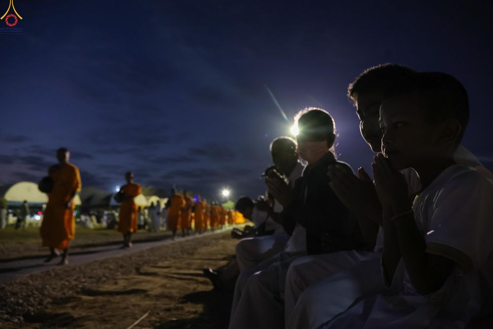 ภาพ No.302374:วันที่ 24 มกราคม พ.ศ. 2569 พิธีตักบาตรพระธรรมยาตรา ณ อนุสรณ์สถานลำดับที่ 5 สถานที่เผยแผ่วิชชาธรรมกายครั้งแรก อนุสรณ์สถานบางปลา วัดบางปลา อำเภอบางเลน จังหวัดนครปฐม ในโครงการธรรมยาตรา กตัญญูบูชา มหาปูชนียาจารย์ พระมงคลเทพมุนี(สด จนฺทสโร) พระผู้ปราบมาร อนุส