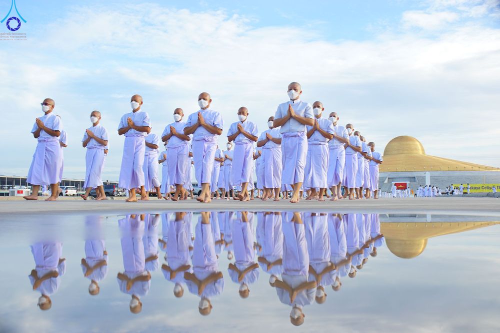 ภาพ No.82684:พิธีเวียนประทักษิณ, พิธีวันทาเจดีย์ ณ มหาธรรมกายเจดีย์  พิธีบรรพชาหมู่พระพี่เลี้ยงเข้าพรรษา, ธรรมทายาทอุดมศึกษา รุ่นที่ 50(ภาคฤดูฝน) และธรรมทายาทพุทธศาสตร์สากล รุ่นที่ 7 (ภาคฤดูฝน) วันเสาร์ที่ 17 มิถุนายน พ.ศ. 2566 ณ  โบสถ์พระไตรปิฎก วัดพระธรรมกาย จ.ปทุม