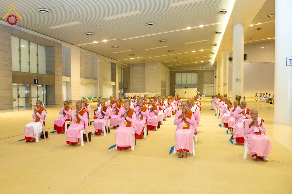 ภาพ No.325630:วันที่ 26 เมษายน พ.ศ.2569 กิจกรรมงานบุญวันอาทิตย์ สาธุชนปฏิบัติธรรมร่วมกัน ณ ห้องแก้วสารพัด 1 วัดพระธรรมกาย ปทุมธานี