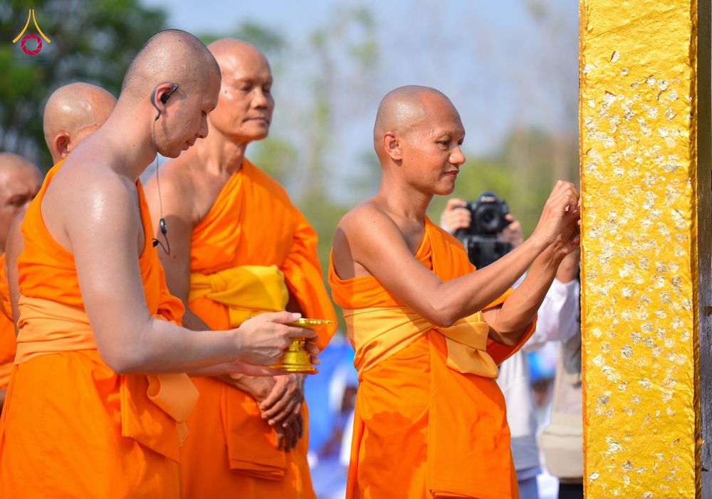 ภาพ No.327211:วันศุกร์ที่ 1 พฤษภาคม พ.ศ.2569 พิธีทอดผ้าป่า โปรยรัตนชาติ ตอกเสาเข็มมงคลต้นแรก สถาปนา “องค์พระเจดีย์เพื่อสร้างสันติภาพโลก” (แห่งแรกของภาคอีสาน) ณ ธุดงคสถานอำนาจเจริญ  อ.เมือง จ.อำนาจเจริญ