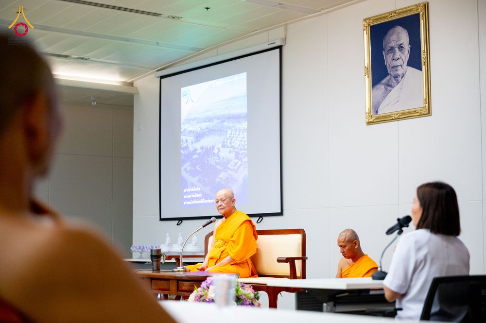 ภาพ No.324767:วันอังคารที่ 21 เมษายน พ.ศ.2569  หลวงพ่อทัตตชีโว รองเจ้าอาวาสวัดพระธรรมกาย ถวายการต้อนรับและปฏิสันถารคณะสงฆ์จากประเทศเวียดนาม