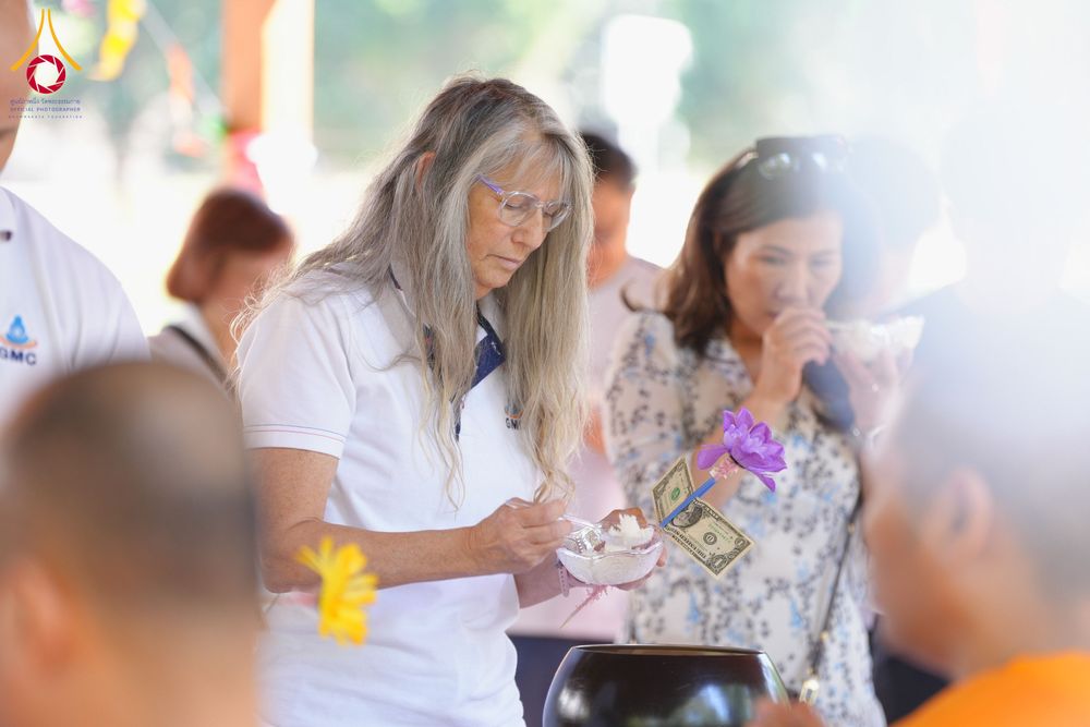 ภาพ No.321612:วันอาทิตย์ที่ 12 เมษายน พ.ศ.2569 กิจกรรมงานบุญวันสงกรานต์ (ตักบาตร ขอขมาพ่อแม่ สรงน้ำพระ รดน้ำขอพร) ณ วัดพระธรรมกายจอร์เจีย ประเทศสหรัฐอเมริกา