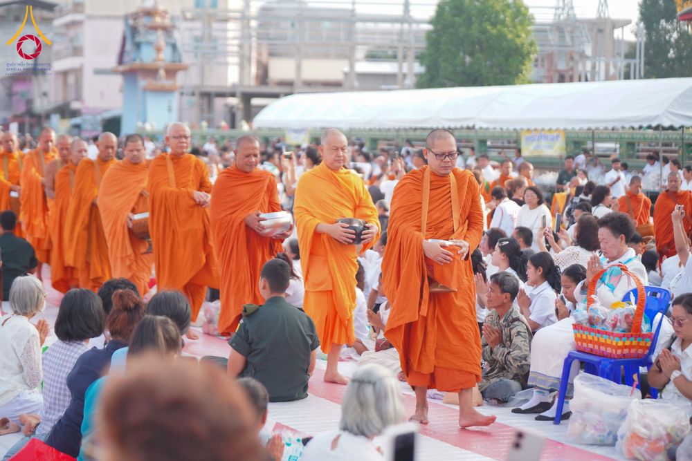 ภาพ No.284694:วันอาทิตย์ที่ 14 ธันวาคม พ.ศ.2568  พิธีทำบุญเมืองสุราษฎร์ธานี 110ปี และพิธีตักบาตรพระสงฆ์ 1,110 รูป  ณ บริเวณริมน้ำวัดกลาง (เก่า) ถนนบ้านดอน ตำบลตลาดใหม่ อำเภอเมือง จังหวัดสุราษฎร์ธานี