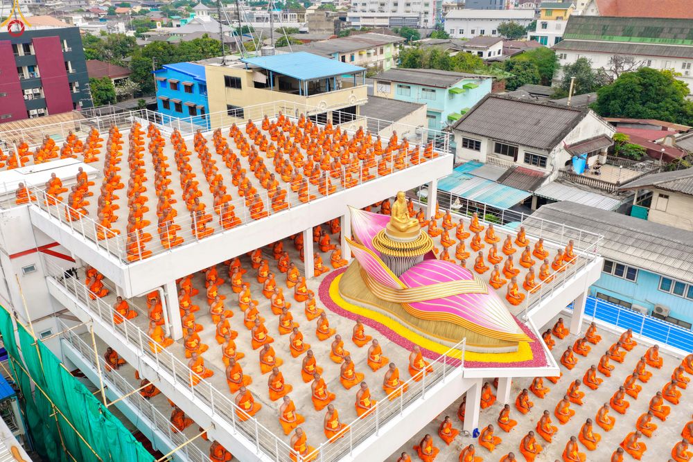 ภาพ No.300014:วันที่ 22 มกราคม พ.ศ.2569 พระธรรมยาตราปฏิบัติธรรม และถ่ายภาพหมู่ประวัติศาสตร์ ณ อาคารธรรมยาตรา กตัญญูบูชามหาปูชนียาจารย์  ตรงข้ามวัดปากน้ำภาษีเจริญ จ.กรุงเทพมหานคร ในโครงการธรรมยาตรา กตัญญูบูชา มหาปูชนียาจารย์ พระมงคลเทพมุนี(สด จนฺทสโร) พระผู้ปราบมาร อนุ
