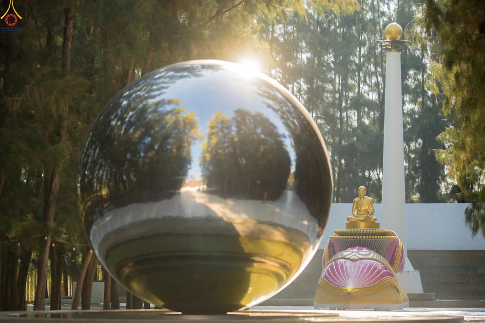 ภาพ No.288484:วันที่ 4 มกราคม พ.ศ. 2569 พระธรรมยาตราปฏิบัติธรรม และถ่ายภาพหมู่ประวัติศาสตร์ ในโครงการธรรมยาตรา กตัญญูบูชา มหาปูชนียาจารย์ พระมงคลเทพมุนี(สด จนฺทสโร) พระผู้ปราบมาร อนุสรณ์สถาน 7 แห่ง ปีที่ 14 ณ อนุสรณ์สถานมหาวิหารพระมงคลเทพมุนี (โลตัสแลนด์) อ.สองพี่น้อง