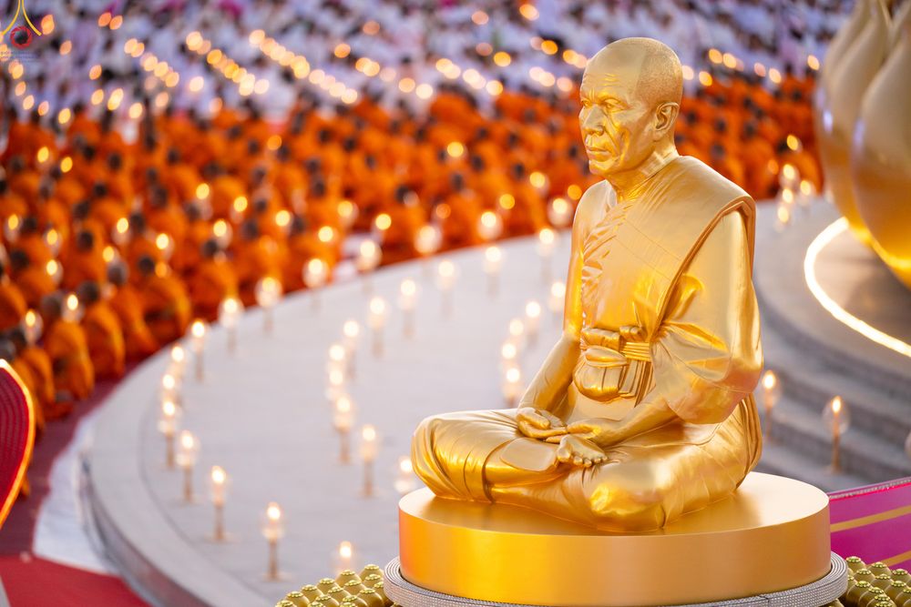 ภาพ No.302351:วันที่ 23 มกราคม พ.ศ. 2569 พิธีจุดประทีปธรรมถวายเป็นพุทธบูชา (ภาพชุดที่ 2) และบูชาธรรมมหาปูชนียาจารย์  ณ อนุสรณ์สถานลำดับที่ 5 สถานที่เผยแผ่วิชชาธรรมกายครั้งแรก อนุสรณ์สถานบางปลา วัดบางปลา อำเภอบางเลน จังหวัดนครปฐม ในโครงการธรรมยาตรา กตัญญูบูชา มหาปูชนีย