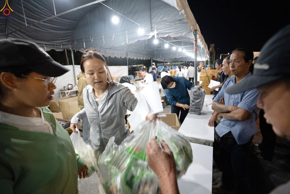 ภาพ No.282462:วันที่ 19 -20 ธันวาคม พ.ศ.2568 เบื้องหลังความสำเร็จ ของการจัดงานตักบาตร พระ 10,000 รูป Skywalk กาญจนบุรี