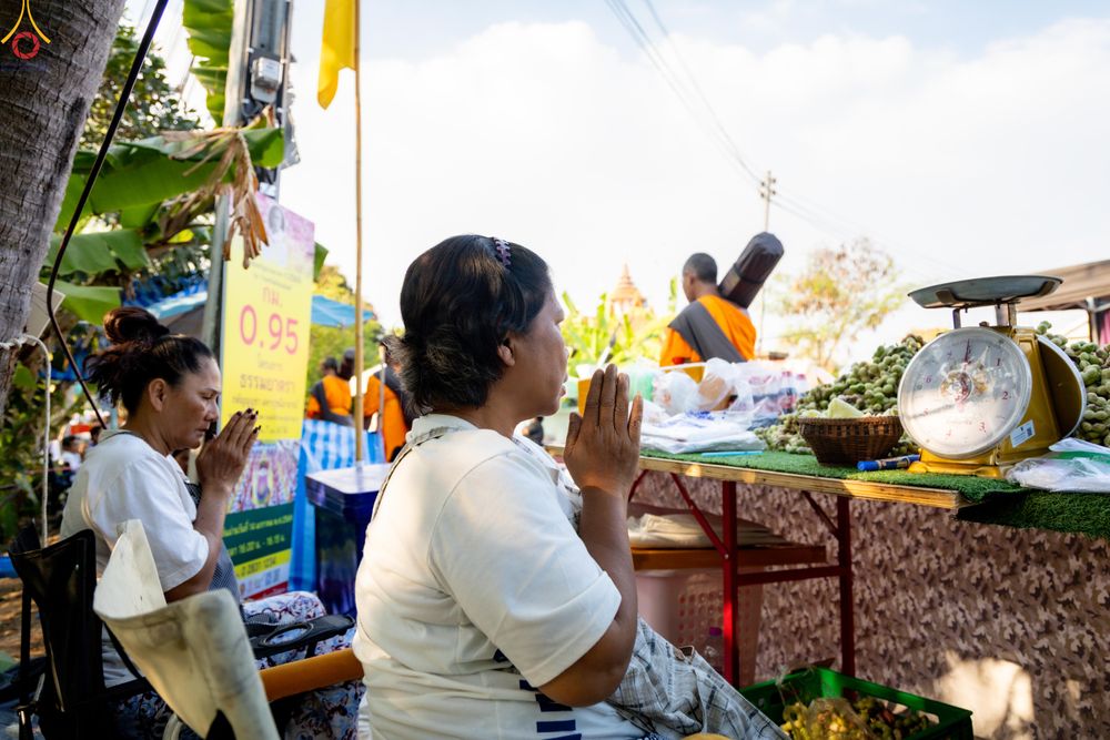 ภาพ No.295093:วันที่ 14 มกราคม พ.ศ. 2569 พิธีต้อนรับพระธรรมยาตรา อนุสรณ์สถานลำดับที่ 4  สถานที่เกิดด้วยกายธรรม ณ วัดโบสถ์บน ต.บางคูเวียง จ.นนทบุรี ในโครงการธรรมยาตรา กตัญญูบูชา มหาปูชนียาจารย์ พระมงคลเทพมุนี(สด จนฺทสโร) พระผู้ปราบมาร อนุสรณ์สถาน 7 แห่ง ปีที่ 14