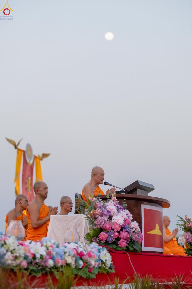 ภาพ No.307837:วันที่ 31 มกราคม พ.ศ. 2569 พิธีจุดประทีปธรรมถวายเป็นพุทธบูชา  และบูชาธรรมมหาปูชนียาจารย์ (ภาพชุดที่ 2) ณ วัดพระธรรมกาย ปทุมธานี ในโครงการธรรมยาตรา กตัญญูบูชา มหาปูชนียาจารย์ พระมงคลเทพมุนี(สด จนฺทสโร) พระผู้ปราบมาร อนุสรณ์สถาน 7 แห่ง ปีที่ 14