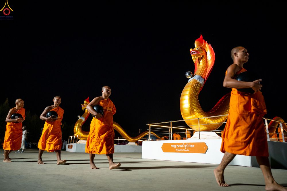 ภาพ No.302367:วันที่ 24 มกราคม พ.ศ. 2569 พิธีตักบาตรพระธรรมยาตรา ณ อนุสรณ์สถานลำดับที่ 5 สถานที่เผยแผ่วิชชาธรรมกายครั้งแรก อนุสรณ์สถานบางปลา วัดบางปลา อำเภอบางเลน จังหวัดนครปฐม ในโครงการธรรมยาตรา กตัญญูบูชา มหาปูชนียาจารย์ พระมงคลเทพมุนี(สด จนฺทสโร) พระผู้ปราบมาร อนุส