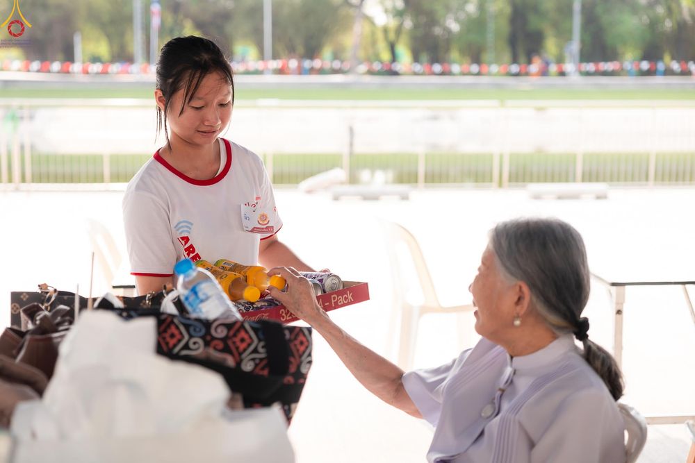 ภาพ No.325937:วันที่ 22 เมษายน พ.ศ.2569(วันคุ้มครองโลก) งานถวายมหาสังฆทาน 40,000 กว่าวัดทั่วประเทศ เจ้าหน้าที่ สาธุชน ร่วมใจจัดเตรียมภัตตาหารเพล (ชุด 2)