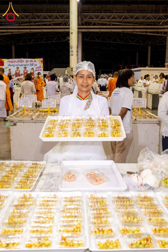 ภาพ No.305254:วันที่ 29 มกราคม พ.ศ. 2569 พิธีถวายภัตตาหารเป็นสังฆทาน แด่พระธรรมยาตรา ณ วัดพระธรรมกาย  จังหวัดปทุมธานี ในโครงการธรรมยาตรา กตัญญูบูชา มหาปูชนียาจารย์ พระมงคลเทพมุนี(สด จนฺทสโร) พระผู้ปราบมาร อนุสรณ์สถาน 7 แห่ง ปีที่ 14