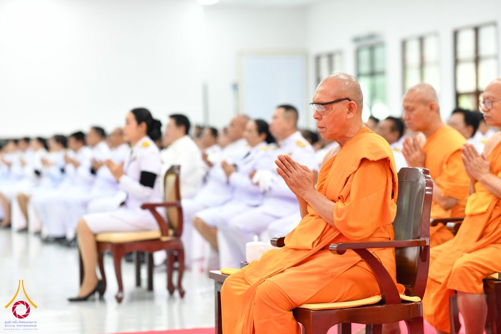 ภาพ No.344230:วันที่ 12 สิงหาคม พ.ศ. 2569  พสกนิกรชาวอำเภอคลองหลวง พร้อมใจร่วมพิธีสวดพระพุทธมนต์และทำบุญตักบาตรถวายพระราชกุศล เนื่องในวันคล้ายวันพระราชสมภพ สมเด็จพระบรมราชชนนีพันปีหลวง และวันแม่แห่งชาติ 12 สิงหาคม 2569