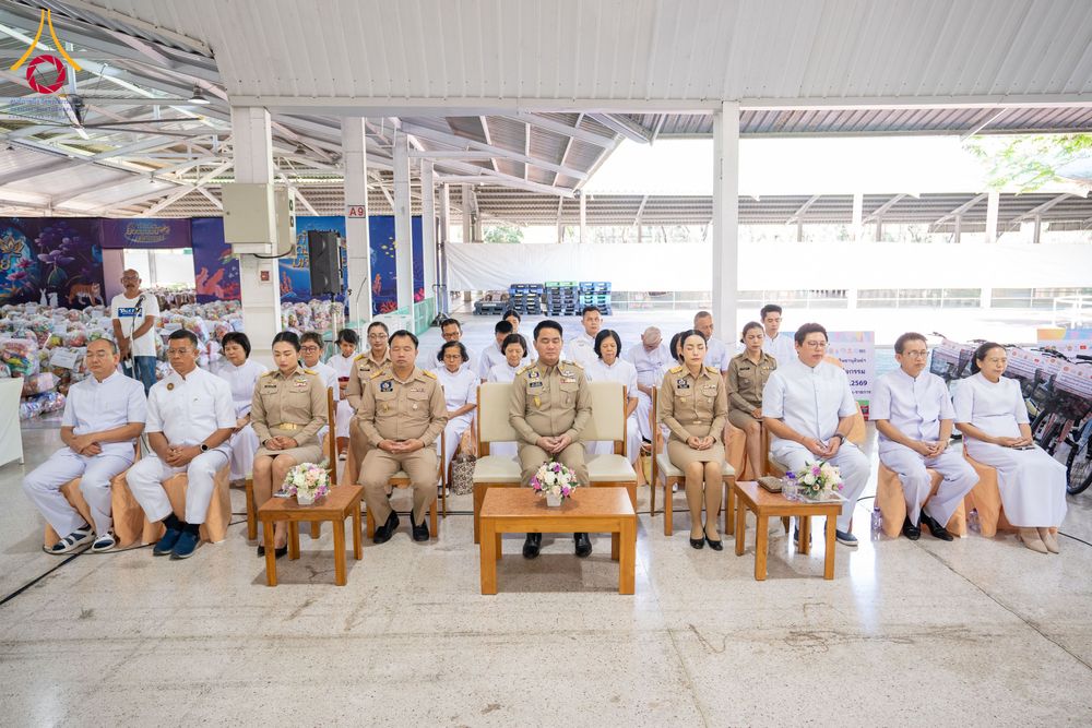 ภาพ No.290953:วันจันทร์ที่ 5 มกราคม พ.ศ. 2569  วัดพระธรรมกาย มูลนิธิธรรมกาย  จัดพิธีมอบของขวัญสนับสนุนการจัดกิจกรรมงานวันเด็กแห่งชาติ ประจำปี พ.ศ. 2569 ให้แก่องค์กรภาคีเครือข่ายกว่า 200 องค์กร ณ วัดพระธรรมกาย อ.คลองหลวง จ.ปทุมธานี