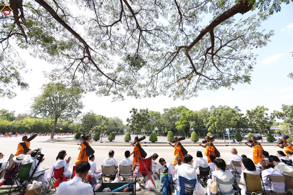 ภาพ No.304717:วันที่ 25 มกราคม พ.ศ. 2569 พิธีต้อนรับพระธรรมยาตรา (ภาพชุดที่ 2) รร.สามัคคีราษฏร์บำรุง-วัดพระธรรมกาย ในโครงการธรรมยาตรา กตัญญูบูชา มหาปูชนียาจารย์ พระมงคลเทพมุนี(สด จนฺทสโร) พระผู้ปราบมาร อนุสรณ์สถาน 7 แห่ง ปีที่ 14