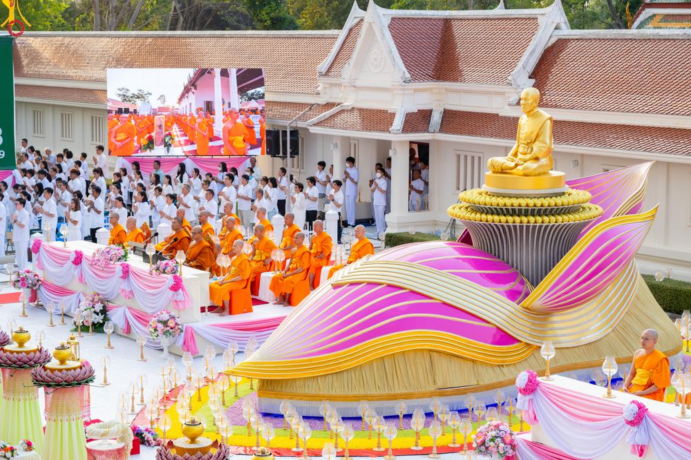 ภาพ No.296847:วันที่ 17 มกราคม พ.ศ. 2569 พิธีจุดประทีปถวายเป็นพุทธบูชา และบูชาธรรมมหาปูชนียาจารย์  ณ วัดโบสถ์บน ต.บางคูเวียง จ.นนทบุรี อนุสรณ์สถานลำดับที่ 4 สถานที่เกิดด้วยกายธรรม ในโครงการธรรมยาตรา กตัญญูบูชา มหาปูชนียาจารย์ พระมงคลเทพมุนี(สด จนฺทสโร) พระผู้ปราบมาร อ