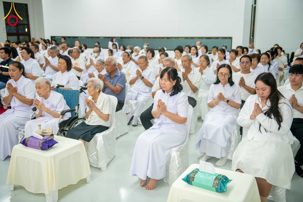 ภาพ No.314722:วันเสาร์ที่ 21 มีนาคม พ.ศ. 2569 พิธีบำเพ็ญกุศล คุณพ่อณรงค์ จินตมากุล  สิริอายุ 99 ปี 11 เดือน โยมบิดา พระครูปลัดรัตนวีรวัฒน์ (รังสฤษดิ์ อิทฺธิจินตโก) ที่ปรึกษาเจ้าคณะจังหวัดปทุมธานี เจ้าอาวาสวัดพระธรรมกาย  ณ ห้องปลูกศรัทธา 2 วัดพระธรรมกาย ปทุมธานี