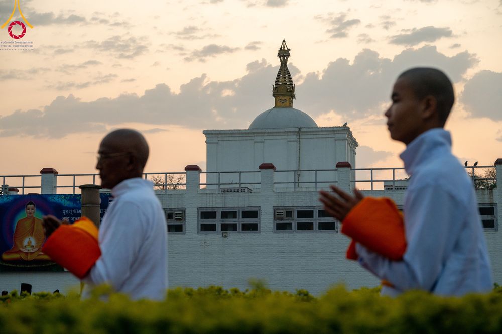 ภาพ No.314050:วันจันทร์ที่ 16 มีนาคม พ.ศ. 2569 พิธีเวียนเทียนประทักษิณ และพิธีบรรพชาสามเณร 500 รูป ณ วิหารมายาเทวี ประเทศเนปาล