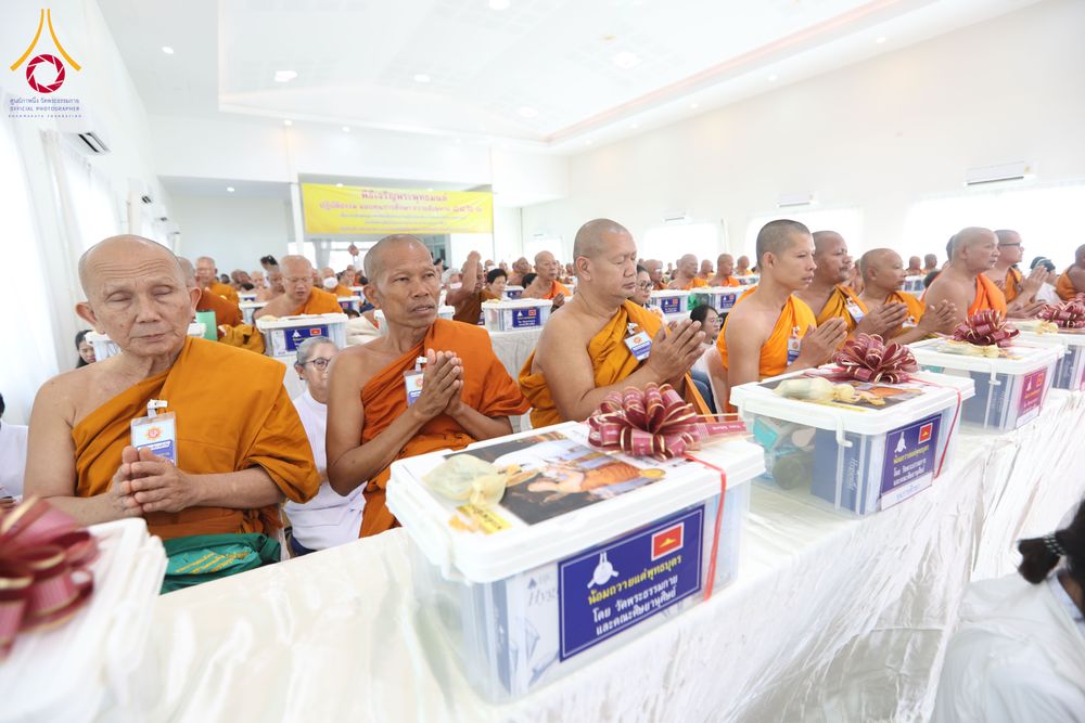 ภาพ No.290296:วันอังคารที่ 6 มกราคม พ.ศ. 2569 พิธีเจริญพุทธมนต์ ปฏิบัติธรรม มอบทุนการศึกษา ถวายสังฆทาน 142 วัด ณ ศูนย์ปฏิบัติธรรมพระมงคลเทพมุนี อ.สองพี่น้อง จ.สุพรรณบุรี