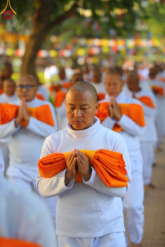 ภาพ No.314072:วันจันทร์ที่ 16 มีนาคม พ.ศ. 2569 พิธีเวียนเทียนประทักษิณ และพิธีบรรพชาสามเณร 500 รูป ณ วิหารมายาเทวี ประเทศเนปาล