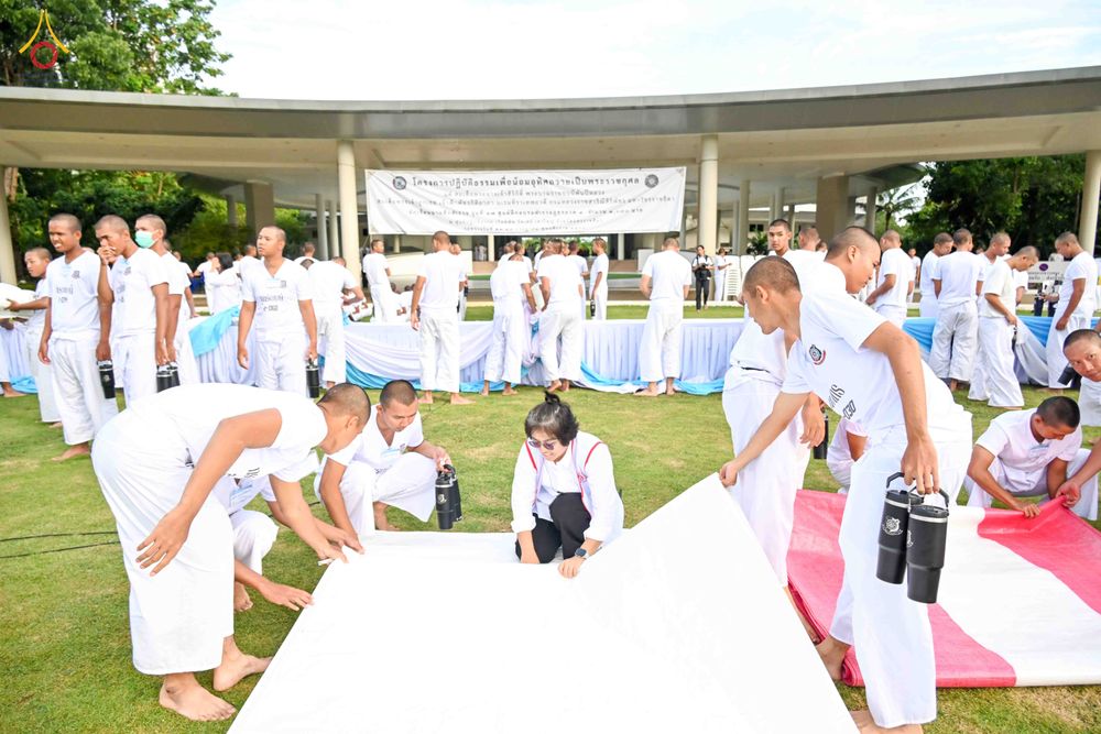 ภาพ No.341048:วันที่ 26 กรกฎาคม พ.ศ. 2569 โครงการพัฒนาคุณธรรม จริยธรรม สำหรับนักเรียนนายสิบตำรวจ (นสต.) รุ่นที่ 17 ศูนย์ฝึกอบรมตำรวจภูธรภาค 1 ได้จัดกิจกรรม ตักบาตรเพื่อน้อมอุทิศถวายเพื่อเป็นพระราชกุศลฯ  และปฏิบัติธรรม ติวธรรมมะ ณ ศูนย์ปฏิบัติธรรมเวิล์ดพีช วัลเล่ย์ (Wo