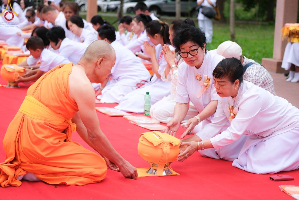 ภาพ No.83891:พิธีเวียนประทักษิณ,พิธีบรรพชาและพิธีอุปสมบทหมู่ ในโครงการอบรมพระธรรมทายาทในทวีปยุโรป  รุ่นที่ 9 วันอาทิตย์ที่ 16 กรกฎาคม พ.ศ. 2566 ณ วัดพระธรรมกายเบเนลักซ์  ประเทศเบลเยียม