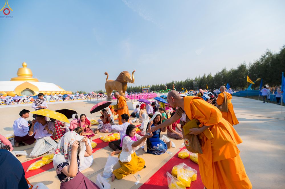 ภาพ No.301669:ภาพเบื้องหลังอาสาสมัครรวมใจ ชุดที่ 4 ในโครงการธรรมยาตรา กตัญญูบูชา มหาปูชนียาจารย์ พระมงคลเทพมุนี(สด จนฺทสโร) พระผู้ปราบมาร อนุสรณ์สถาน 7 แห่ง ปีที่ 14