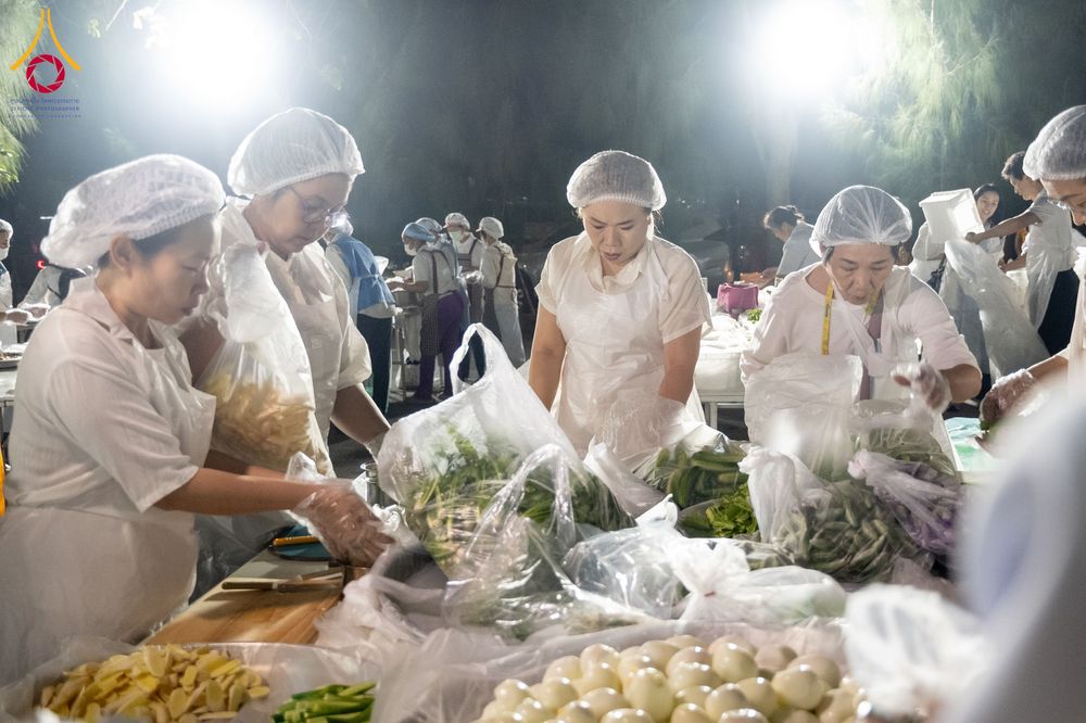 ภาพ No.289452:วันที่ 7 มกราคม พ.ศ. 2569 พิธีถวายภัตตาหารเป็นสังฆทาน แด่พระธรรมยาตรา ในโครงการธรรมยาตรา กตัญญูบูชา มหาปูชนียาจารย์ พระมงคลเทพมุนี(สด จนฺทสโร) พระผู้ปราบมาร อนุสรณ์สถาน 7 แห่ง ปีที่ 14 ณ อนุสรณ์สถานมหาวิหารพระมงคลเทพมุนี (โลตัสแลนด์) อ.สองพี่น้อง จ.สุพรร