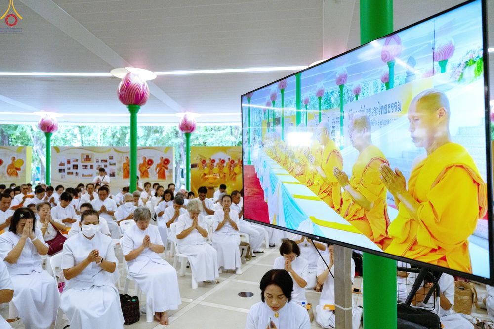 ภาพ No.330829:วันวิสาขบูชา อาทิตย์ที่ 31 พฤษภาคม พ.ศ.2569 พิธีบรรพชาสามเณรอุบาสก 11 ท่าน , พิธีถวายบาตรผ้าไตร และจตุปัจจัยไทยธรรม แด่สามเณร , พิธีอุปสมบทอุทิศชีวิต , พิธีกล่าวคำกัปปิยภัณฑ์  ณ อุโบสถพระไตรปิฎก วัดพระธรรมกาย จังหวัดปทุมธานี