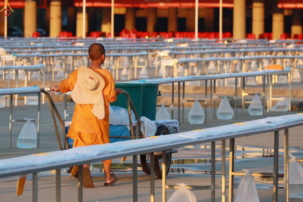 ภาพ No.321522:วันที่ 9-10 เมษายน พ.ศ.2569 การเตรียมงาน มัดถุงน้ำ ถ่วงขาโต๊ะไทยธรรม เพื่องานถวายมหาสังฆทาน 40,000 กว่าวัดทั่วประเทศ วันคุ้มครองโลก 22 เมษายน พ.ศ.2569 วัดพระธรรมกาย