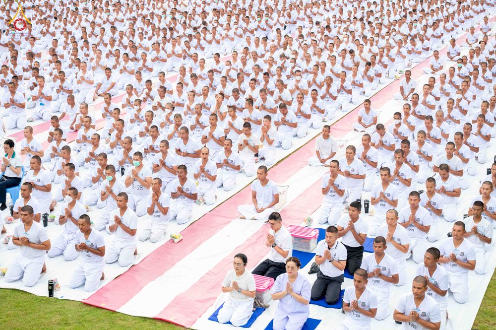 ภาพ No.341000:วันที่ 26 กรกฎาคม พ.ศ. 2569 โครงการพัฒนาคุณธรรม จริยธรรม สำหรับนักเรียนนายสิบตำรวจ (นสต.) รุ่นที่ 17 ศูนย์ฝึกอบรมตำรวจภูธรภาค 1 ได้จัดกิจกรรม ตักบาตรเพื่อน้อมอุทิศถวายเพื่อเป็นพระราชกุศลฯ  และปฏิบัติธรรม ติวธรรมมะ ณ ศูนย์ปฏิบัติธรรมเวิล์ดพีช วัลเล่ย์ (Wo