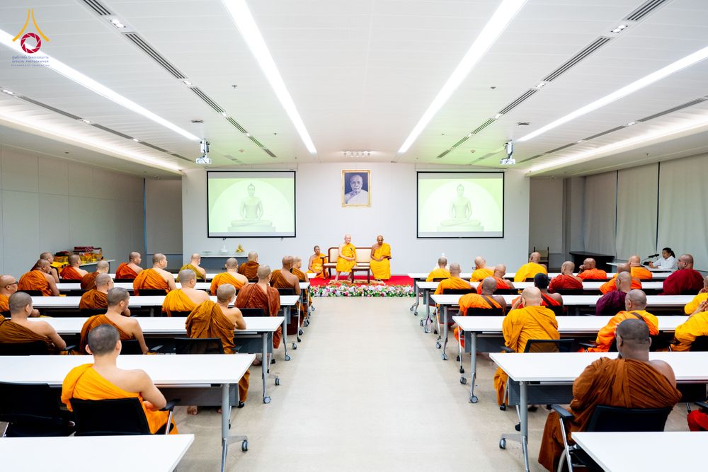 ภาพ No.323343:หลวงพ่อทัตตชีโว รองเจ้าอาวาสวัดพระธรรมกาย ถวายการต้อนรับปฏิสันถารคณะสงฆ์จากประเทศศรีลังกา
