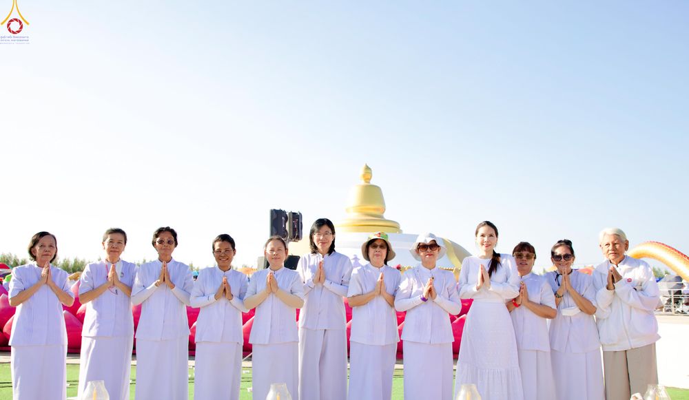 ภาพ No.301912:วันที่ 23 มกราคม พ.ศ. 2569 พิธีจุดประทีปธรรมถวายเป็นพุทธบูชา และบูชาธรรมมหาปูชนียาจารย์  ณ อนุสรณ์สถานลำดับที่ 5 สถานที่เผยแผ่วิชชาธรรมกายครั้งแรก อนุสรณ์สถานบางปลา วัดบางปลา อำเภอบางเลน จังหวัดนครปฐม ในโครงการธรรมยาตรา กตัญญูบูชา มหาปูชนียาจารย์ พระมงคล