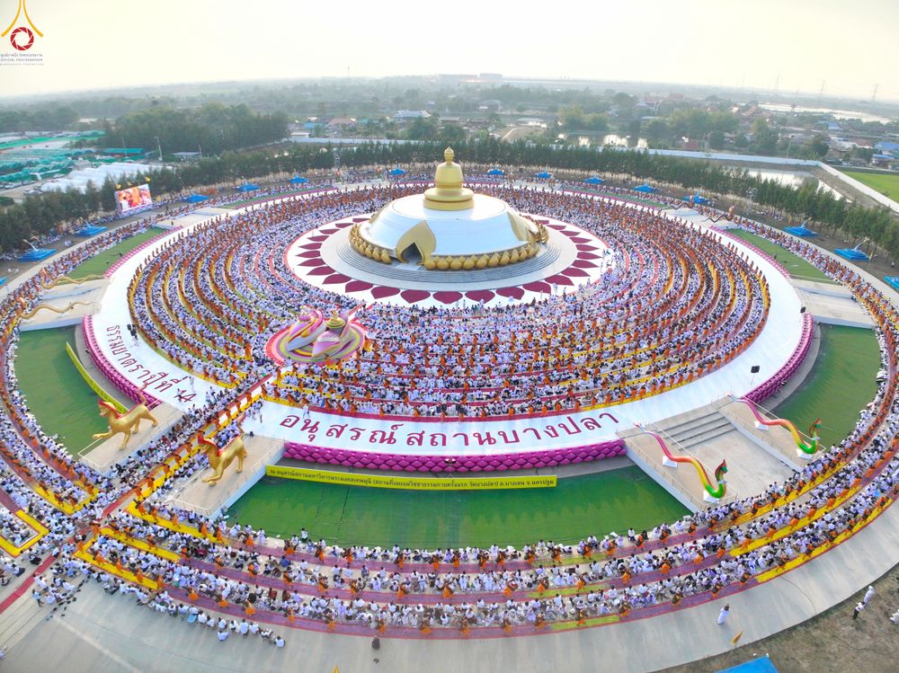 ภาพ No.299668:วันที่ 18 มกราคม พ.ศ. 2569 พิธีต้อนรับพระธรรมยาตรา (ภาพชุดที่ 2) ณ อนุสรณ์สถานลำดับที่ 5  สถานที่เผยแผ่วิชชาธรรมกายครั้งแรก อนุสรณ์สถานบางปลา วัดบางปลา อำเภอบางเลน จังหวัดนครปฐม ในโครงการธรรมยาตรา กตัญญูบูชา มหาปูชนียาจารย์ พระมงคลเทพมุนี(สด จนฺทสโร) พระ