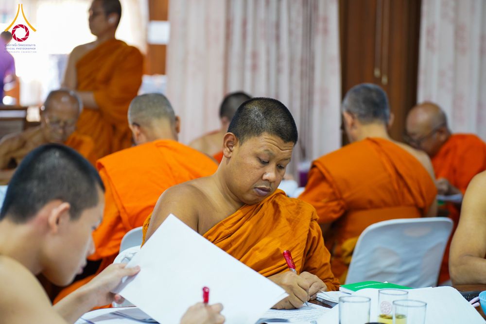 ภาพ No.281318:วันที่ 25 ธันวาคม พ.ศ. 2568 บรรยากาศการตรวจใบข้อสอบธรรมสนามหลวง  นักธรรมชั้นเอก และธรรมศึกษาชั้นเอก ส่วนภูมิภาค  ณ ศาลาอบรมสงฆ์ วัดสามพระยาวรวิหาร เขตพระนคร กรุงเทพมหานคร