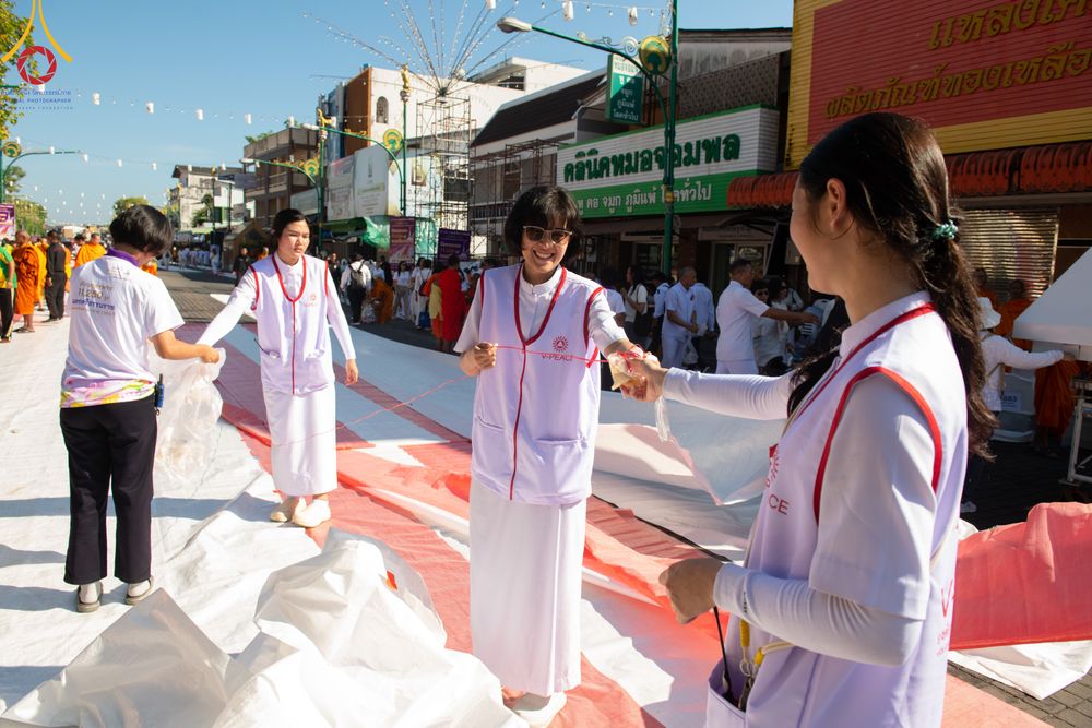 ภาพ No.311261:วันเสาร์ที่ 28 กุมภาพันธ์ พ.ศ. 2569 พิธีตักบาตรพระมหากุศล 11,250 รูป เฉลิมฉลอง 1,250 ปีศรีธรรมราชเจดีย์ สู่มรดกโลก ณ ถนนราชดำเนิน บริเวณหน้าวัดพระมหาธาตุวรมหาวิหาร อ.เมือง จ.นครศรีธรรมราช